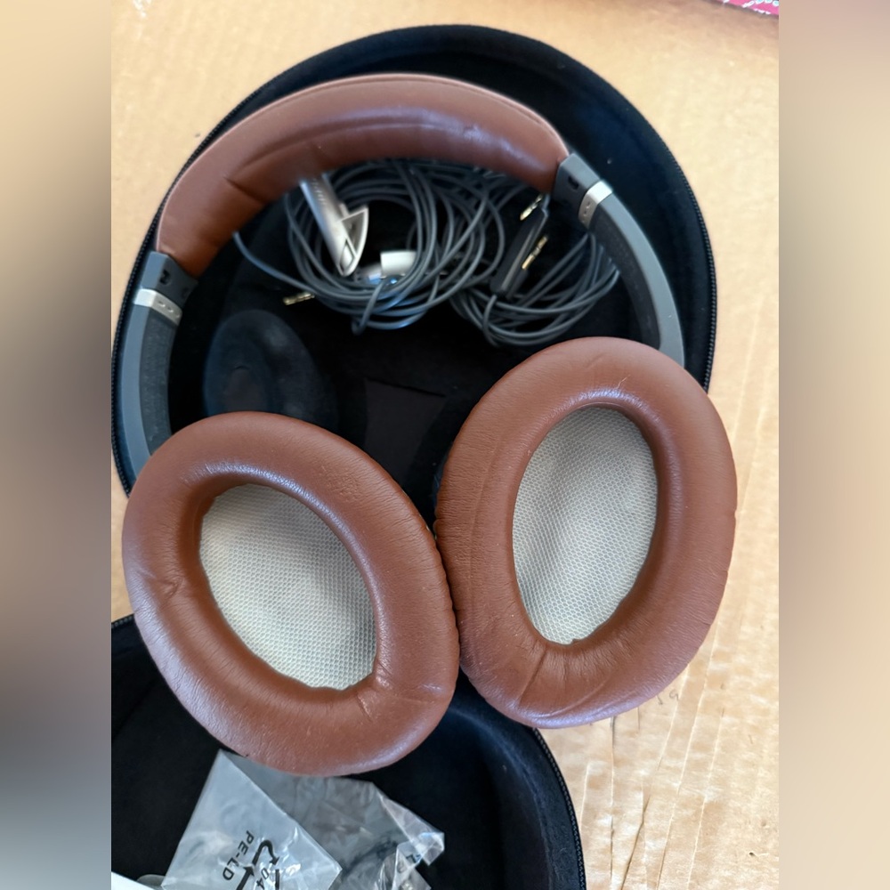 Bose Limited Edition QuietComfort 15 Acoustic Noise Cancelling Headphones - Picture 4 of 8